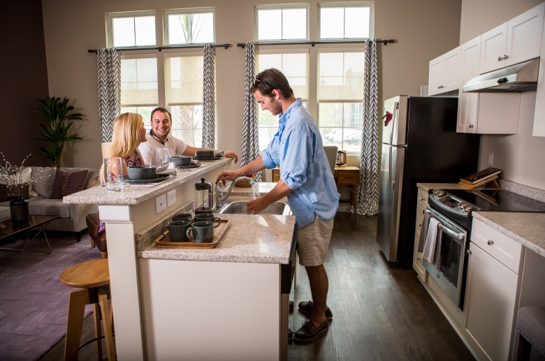 Under-mounted sink and breakfast bar