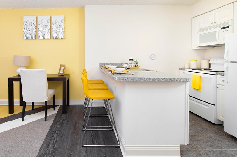 Barstool kitchen island seating 