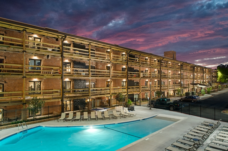 Palmetto Compress large pool and sunbathing area 