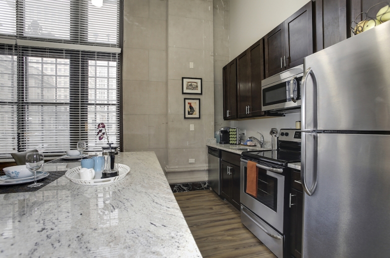 Kitchen with island 