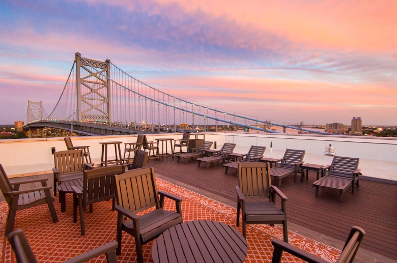 Panoramic view of the city and the Benjamin Franklin Bridge