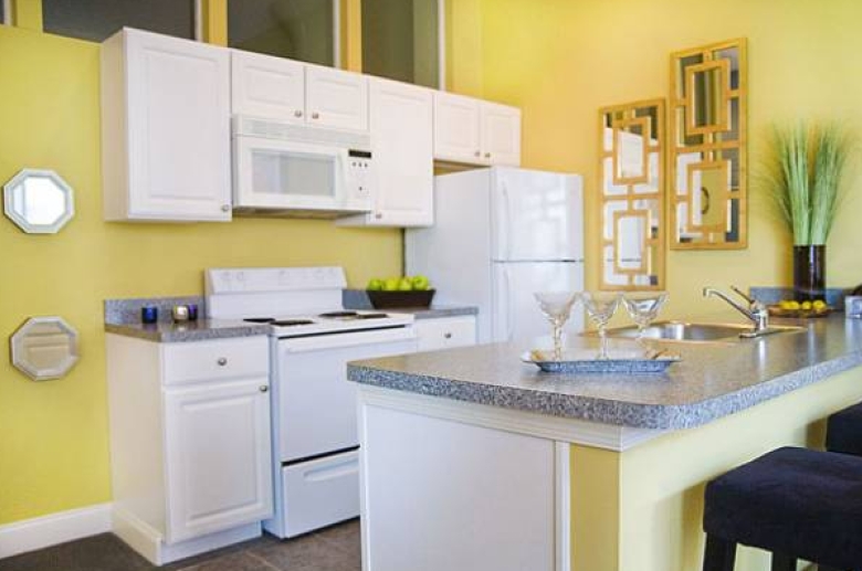 Breakfast bar with granite counter