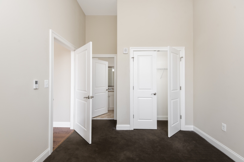 Bedroom with wall to wall carpeting