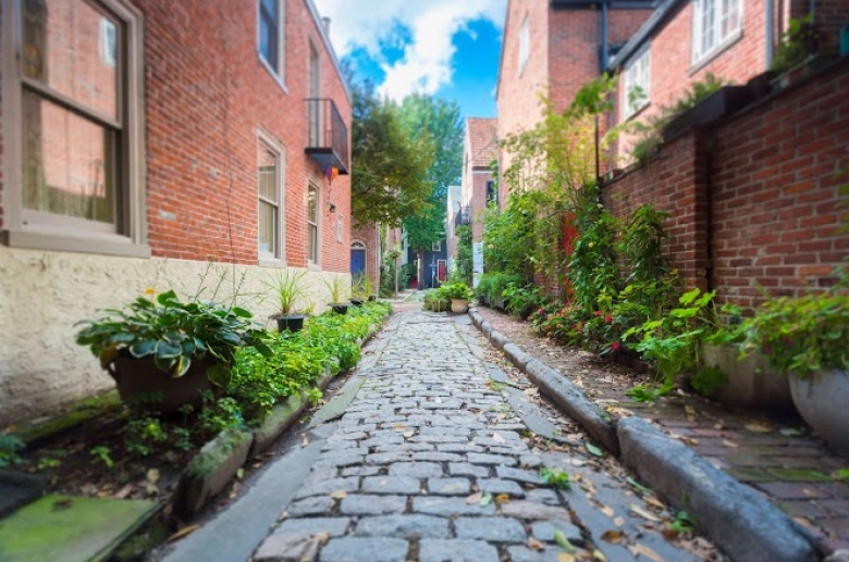 Cobblestone alley