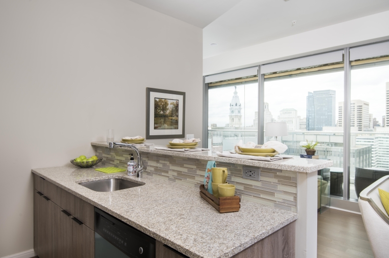 Entertaining areas with stunning city views 