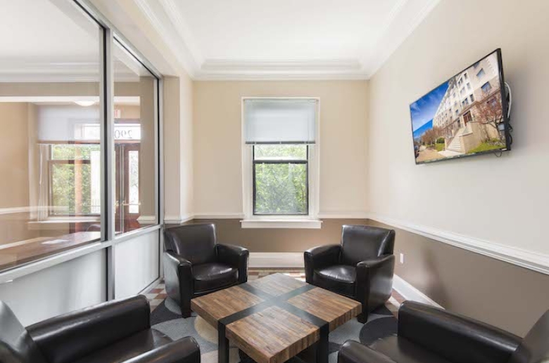 Kensington Court lounge