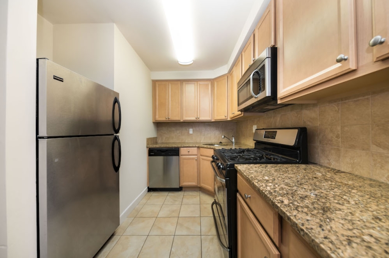 Fully equipped modern kitchens with granite countertops at 1634-38 Lombard Street 
