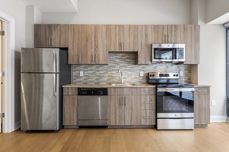 Kitchen featuring modern splashback