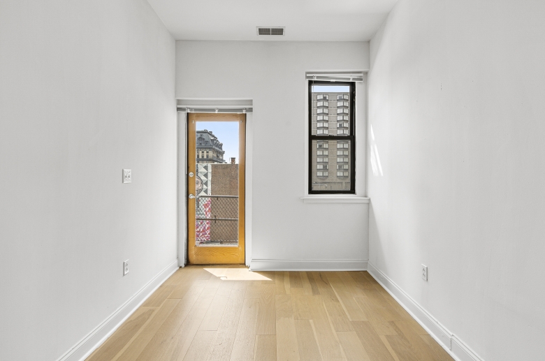 Dinning room with access to a shared balcony at 1300 Chestnut Street
