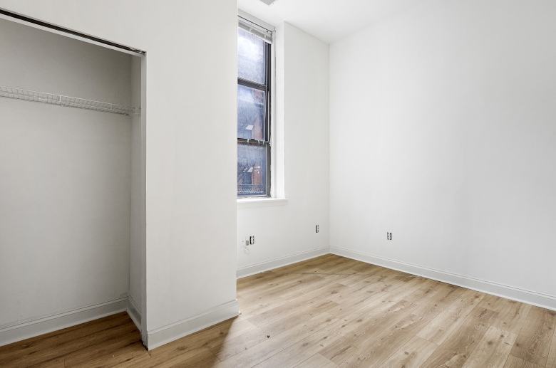 10-foot ceilings at 1300 Chestnut Street