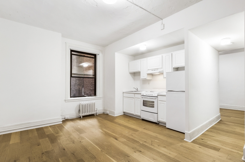 A view of the kitchen and living open concept space 