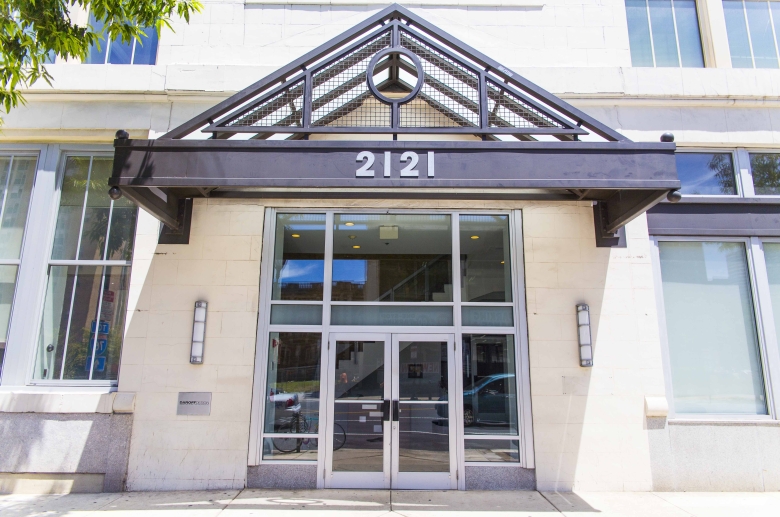 2121 Market entrance