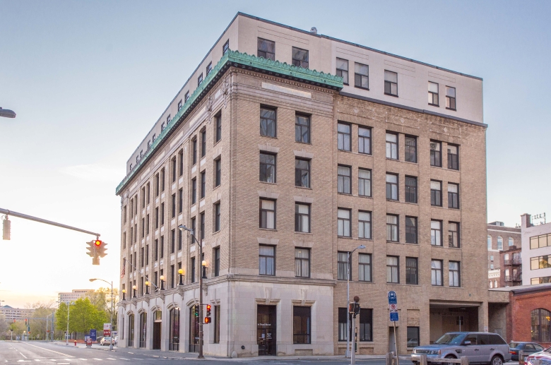 The Metropolitan is a mid-rise historic building in Hartford