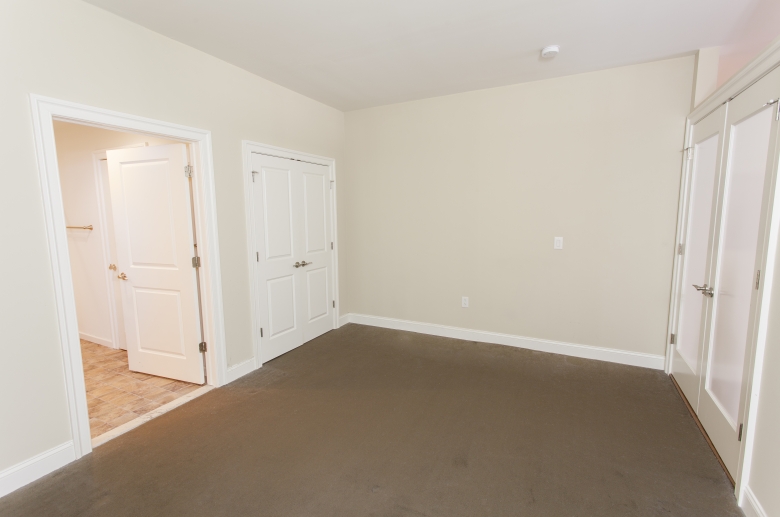 Bedroom with wall to wall carpeting