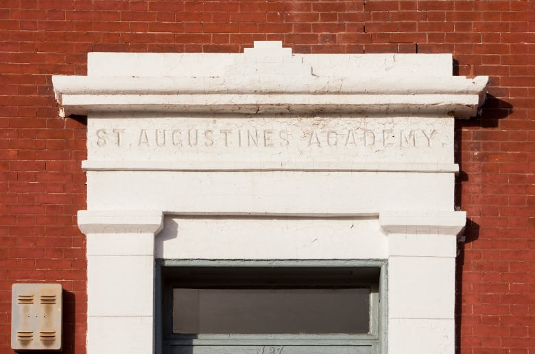 427 Vine Street Apartments front door entrance